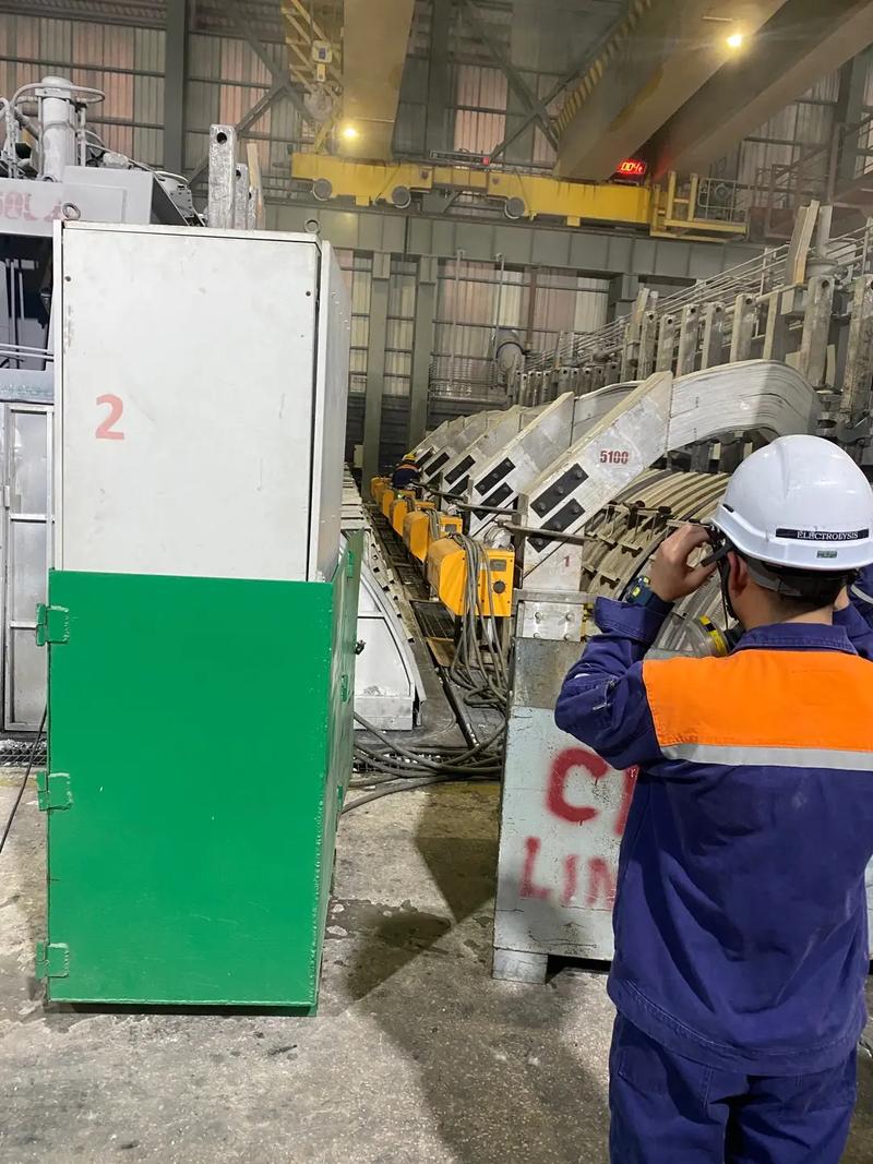 大電流開關的安裝與調試 機械設備安裝的關鍵環節